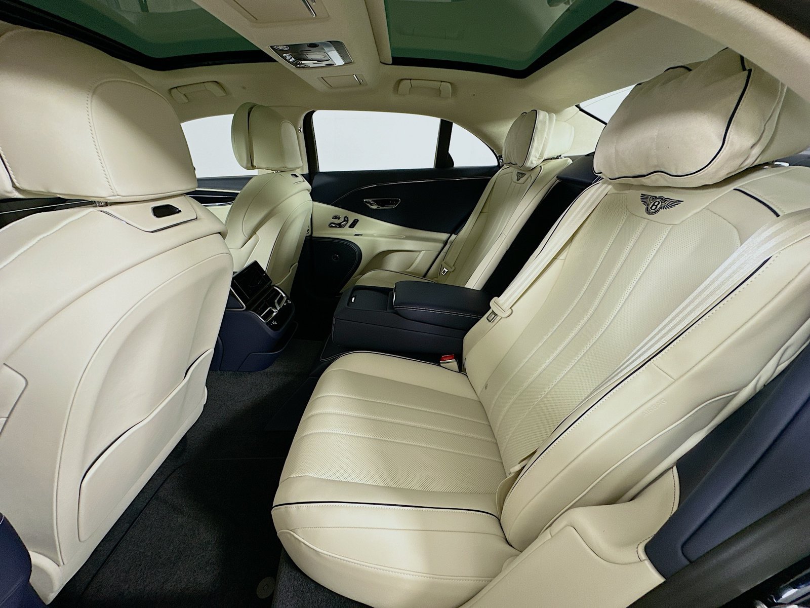 New 2026 Bentley Flying Spur V8 AWD/4WD image 41