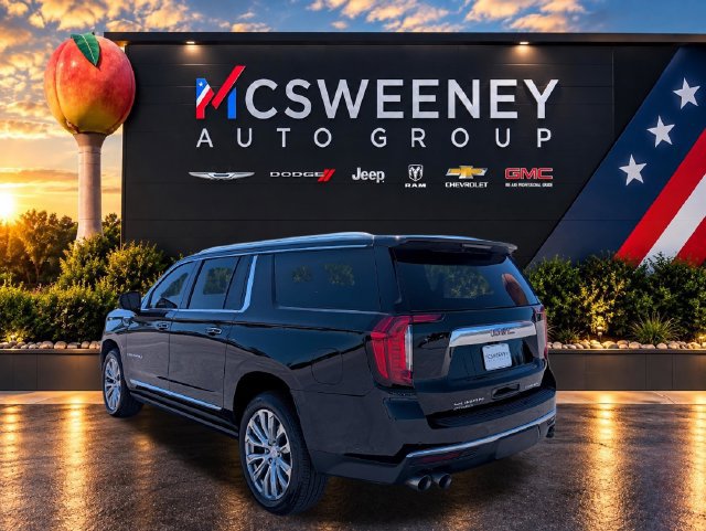 Used 2022 GMC Yukon XL Denali AWD/4WD image 3