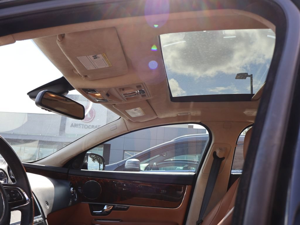 Used 2011 Jaguar XJ L RWD image 19