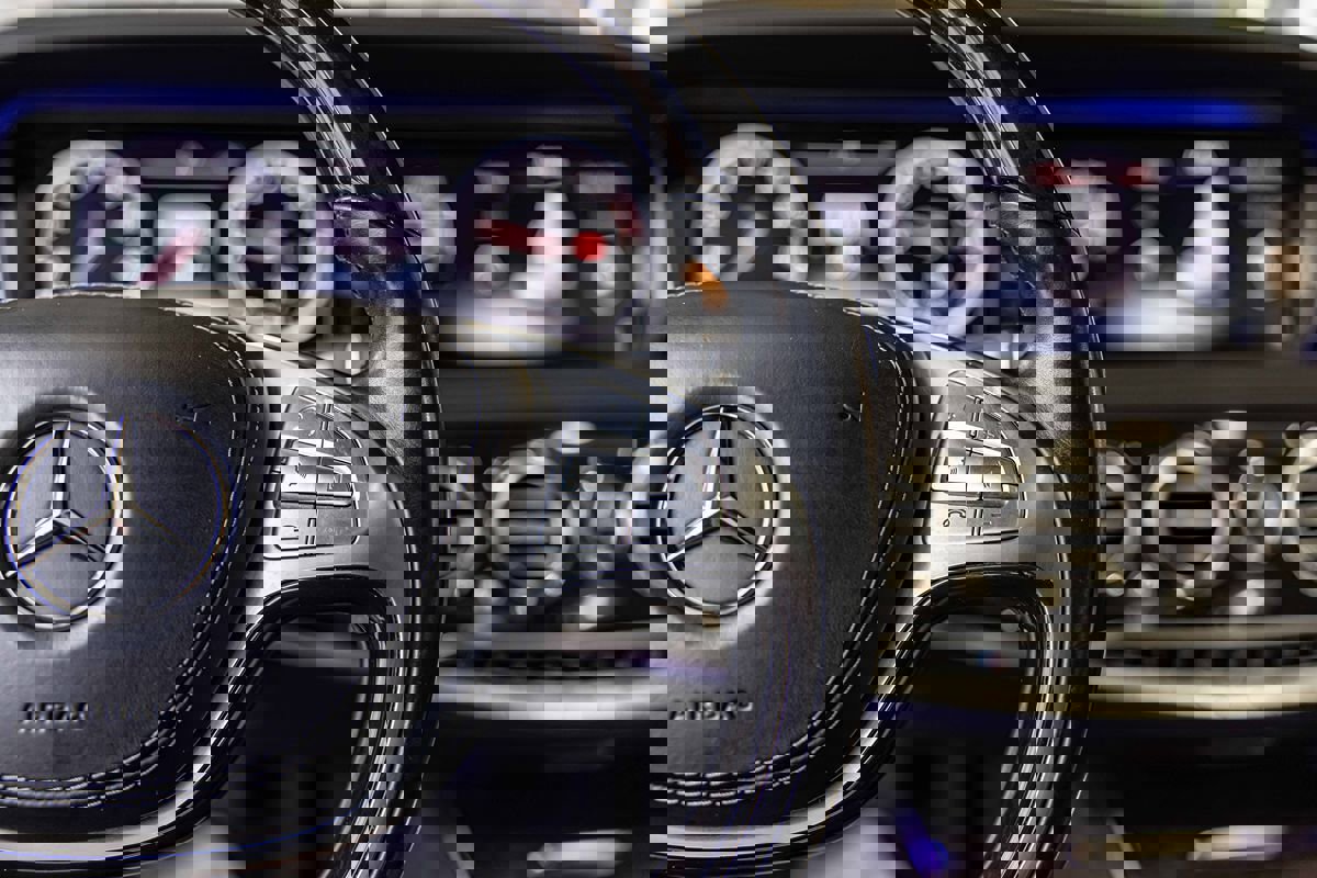 Used 2017 Mercedes-Benz S 550e Sedan w/ Premium Package image 27