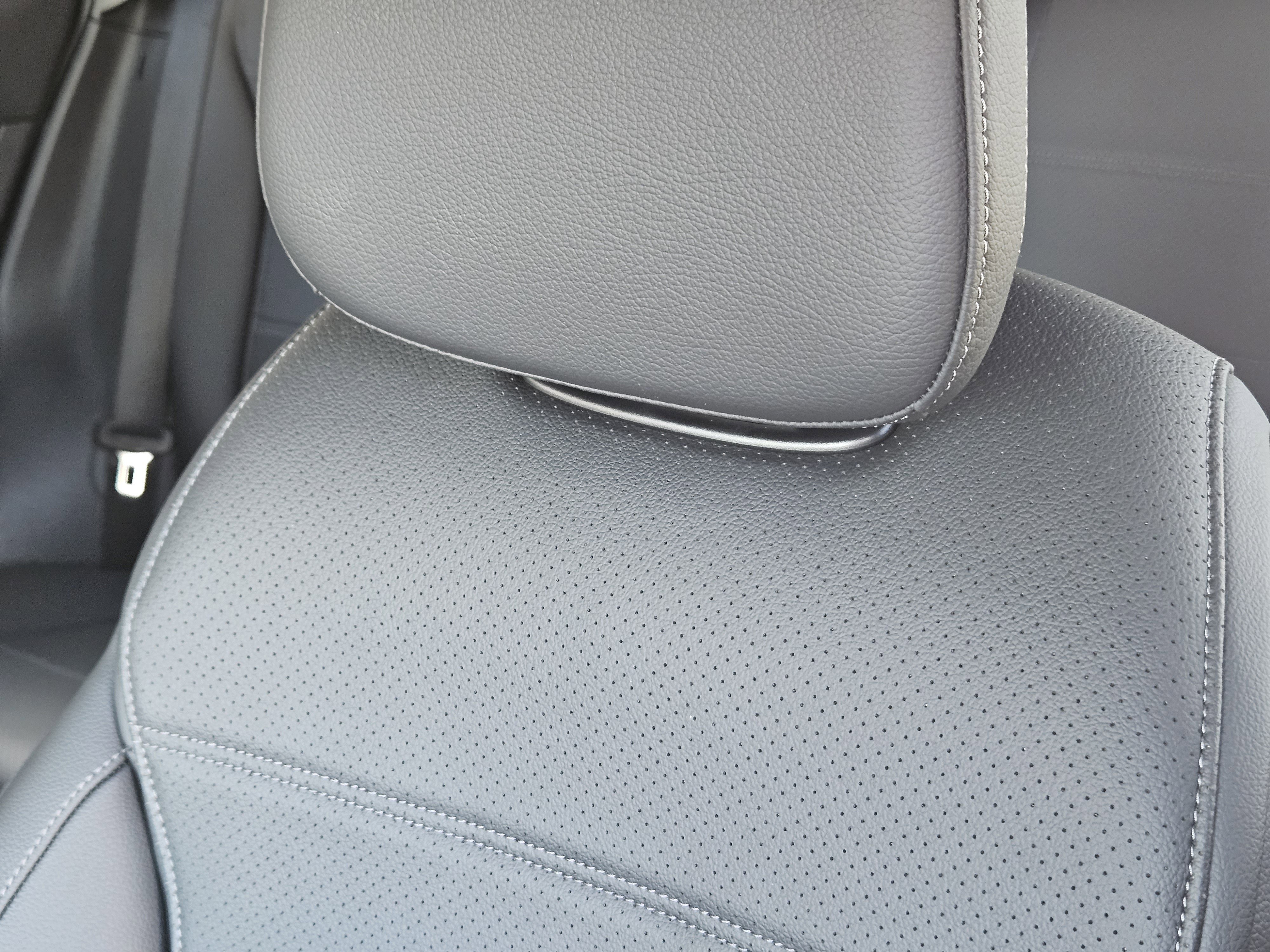 Certified 2025 Mercedes-Benz GLC 300 image 28