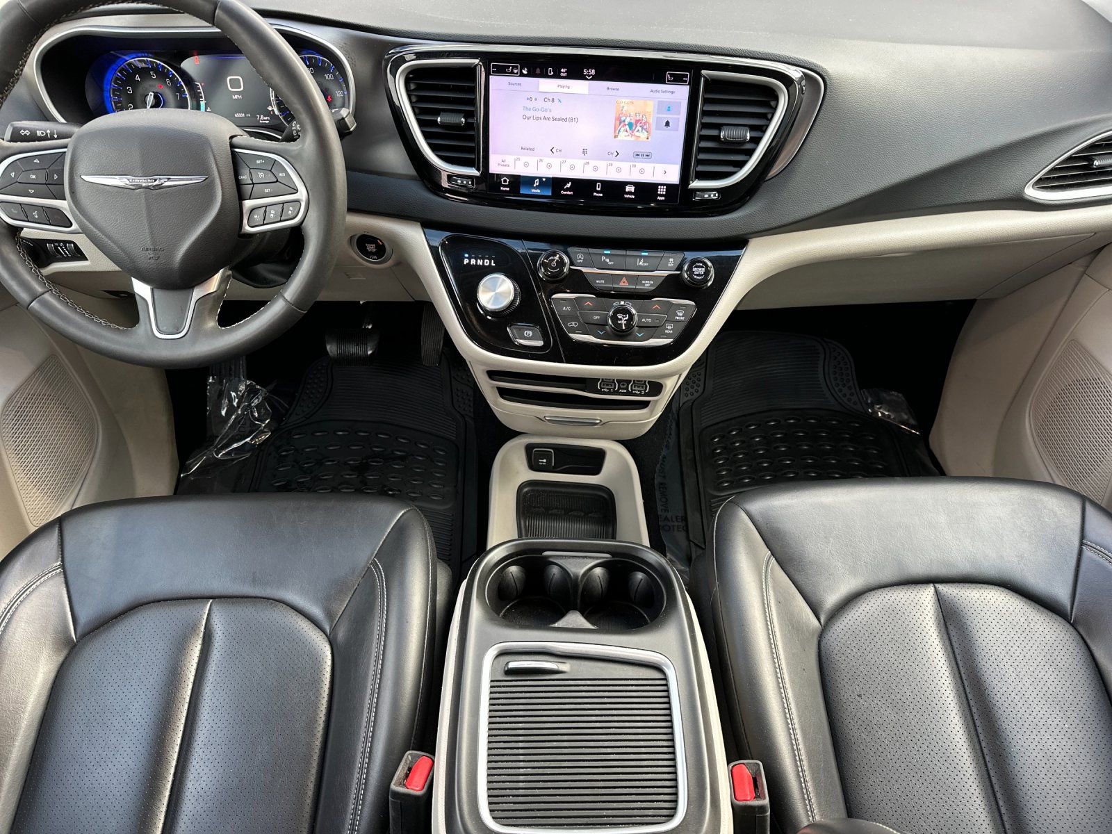 Used 2023 Chrysler Pacifica Touring-L image 13