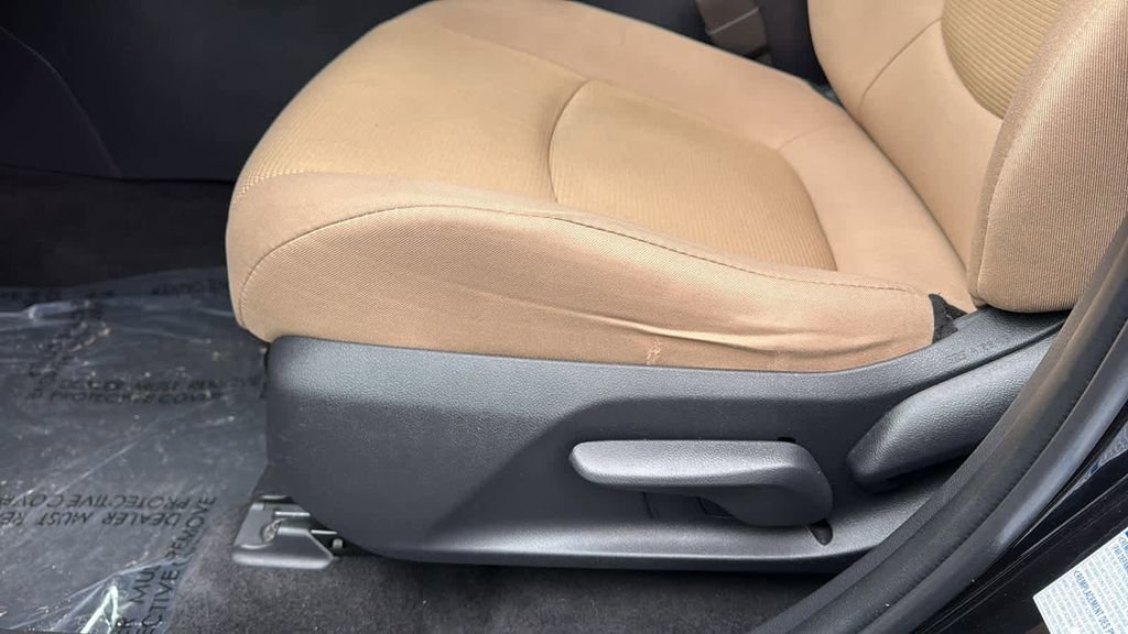 Used 2022 Toyota RAV4 LE image 16