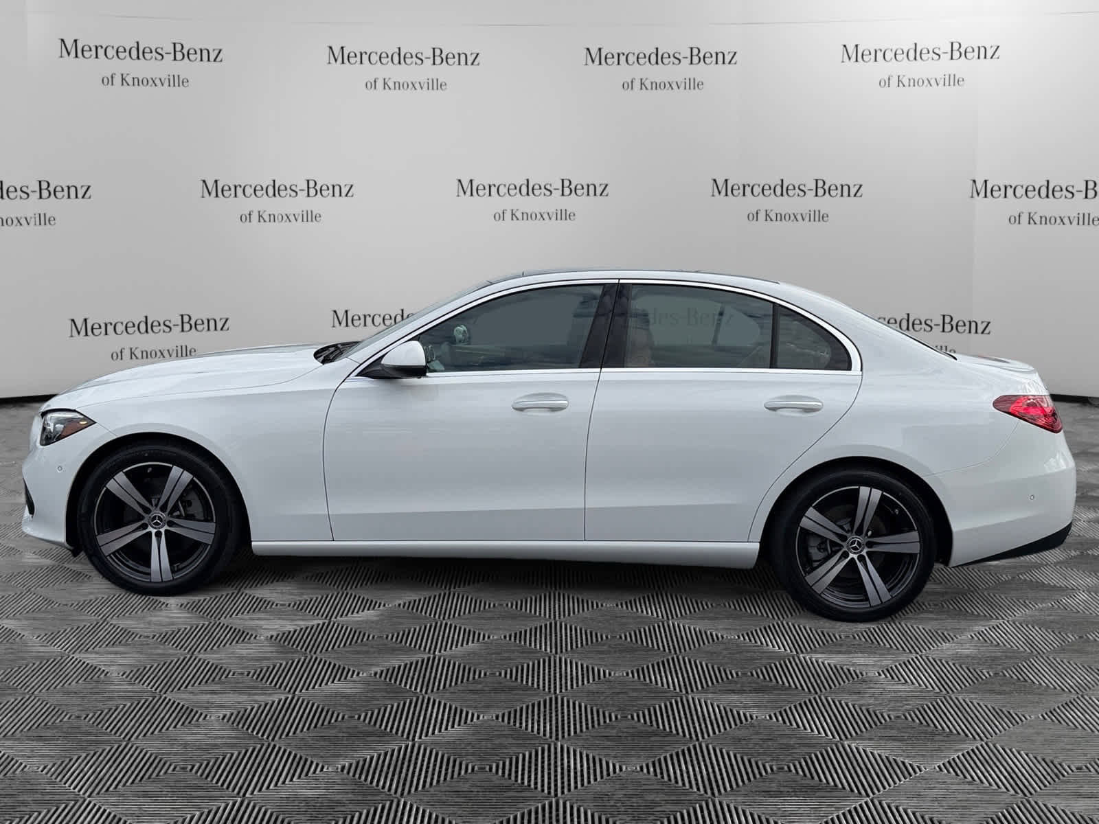 Used 2025 Mercedes-Benz C 300 4MATIC Sedan image 2