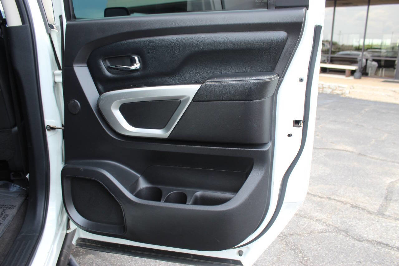 Used 2017 Nissan Titan PRO-4X image 12