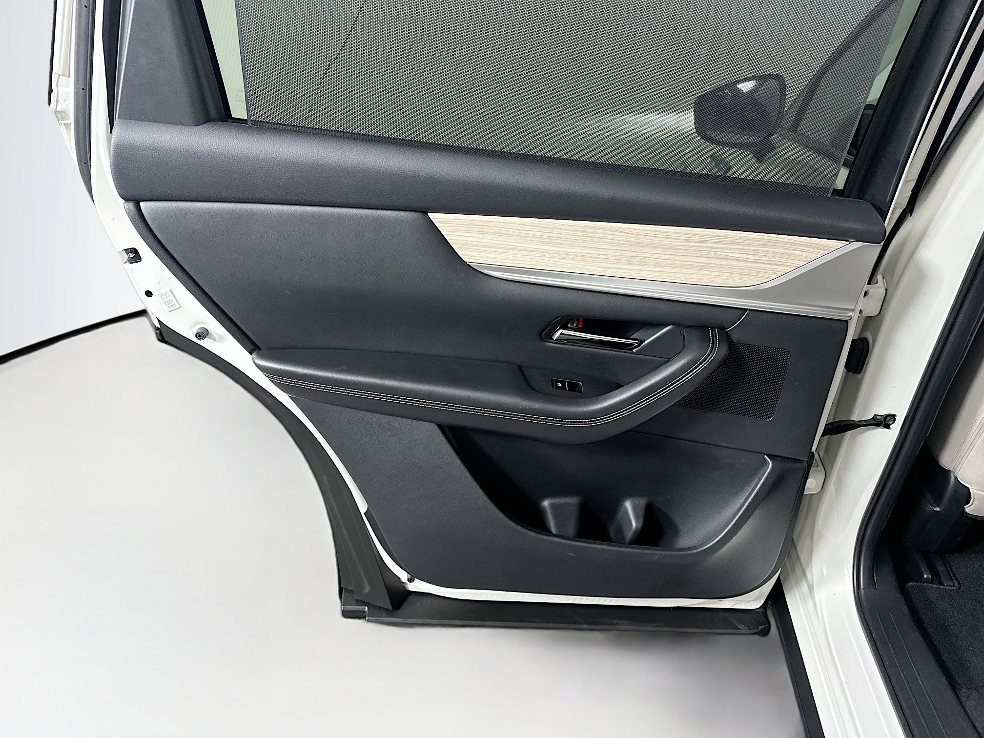 Used 2024 MAZDA CX-90 Plug-In Hybrid w/ Preferred image 27