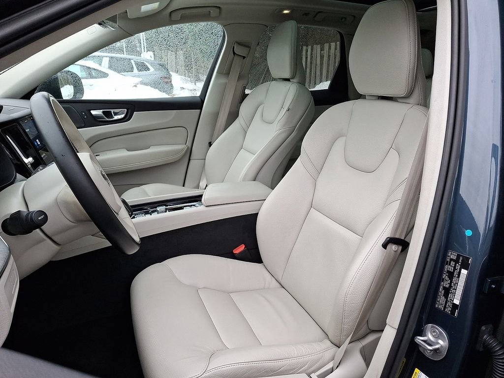 Used 2023 Volvo XC60 T8 Plus image 9