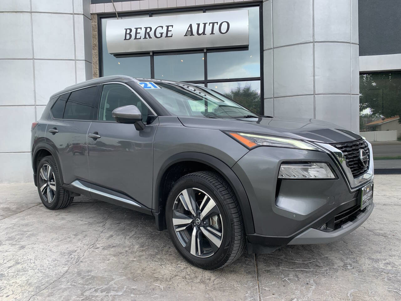 Used 2021 Nissan Rogue SL w/ Premium Package image 1