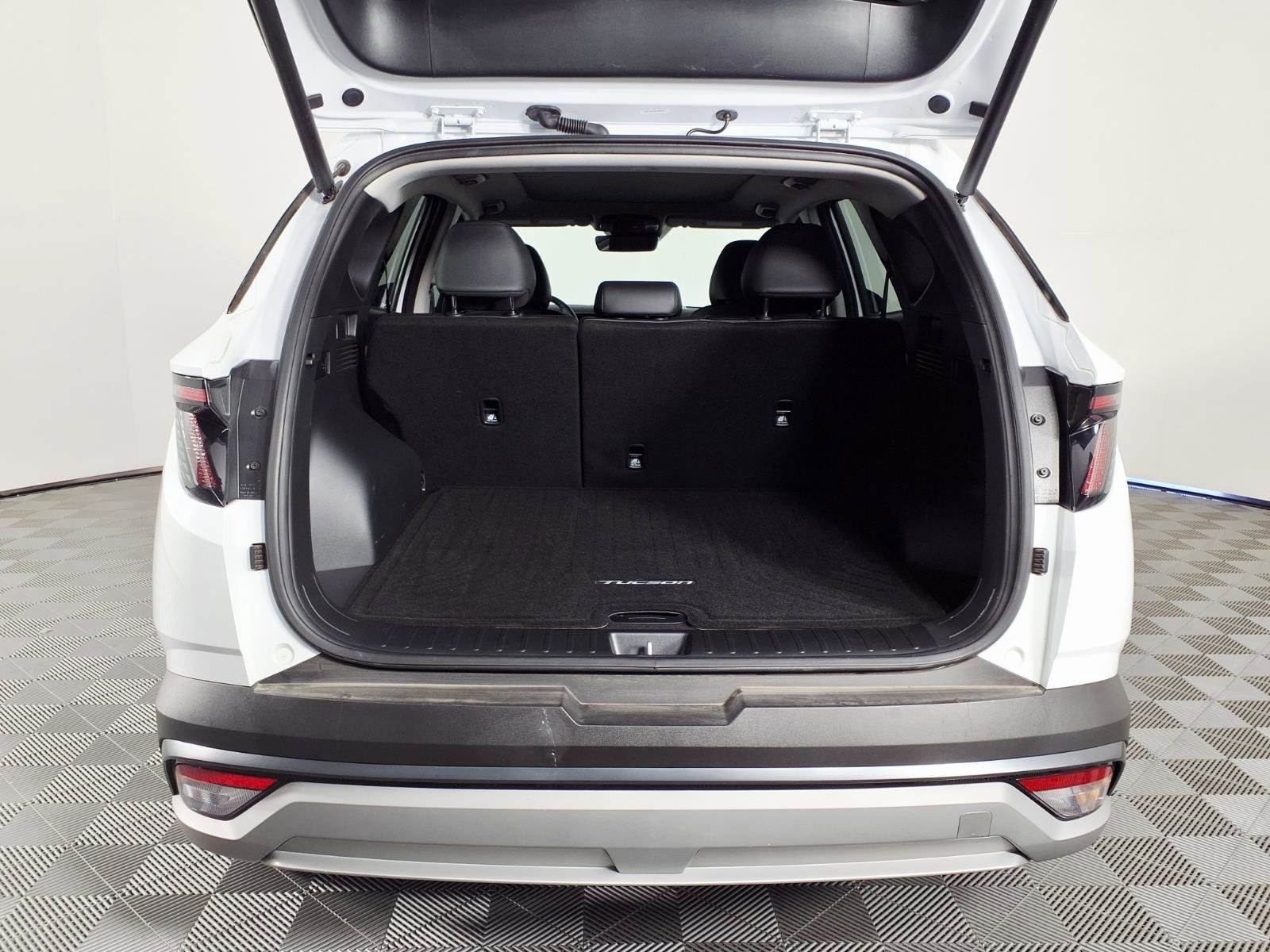 Certified 2025 Hyundai Tucson SEL AWD/4WD image 8
