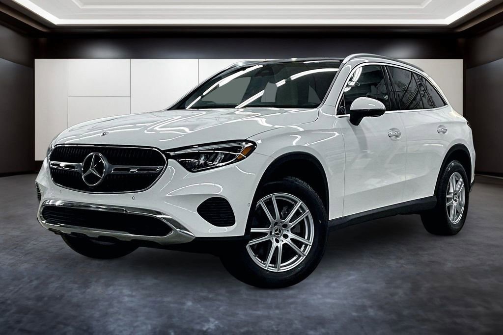 Used 2023 Mercedes-Benz GLC 300 4MATIC image 3