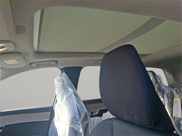 New 2025 Volvo XC90 B6 Plus w/ Protection Package Premier image 11