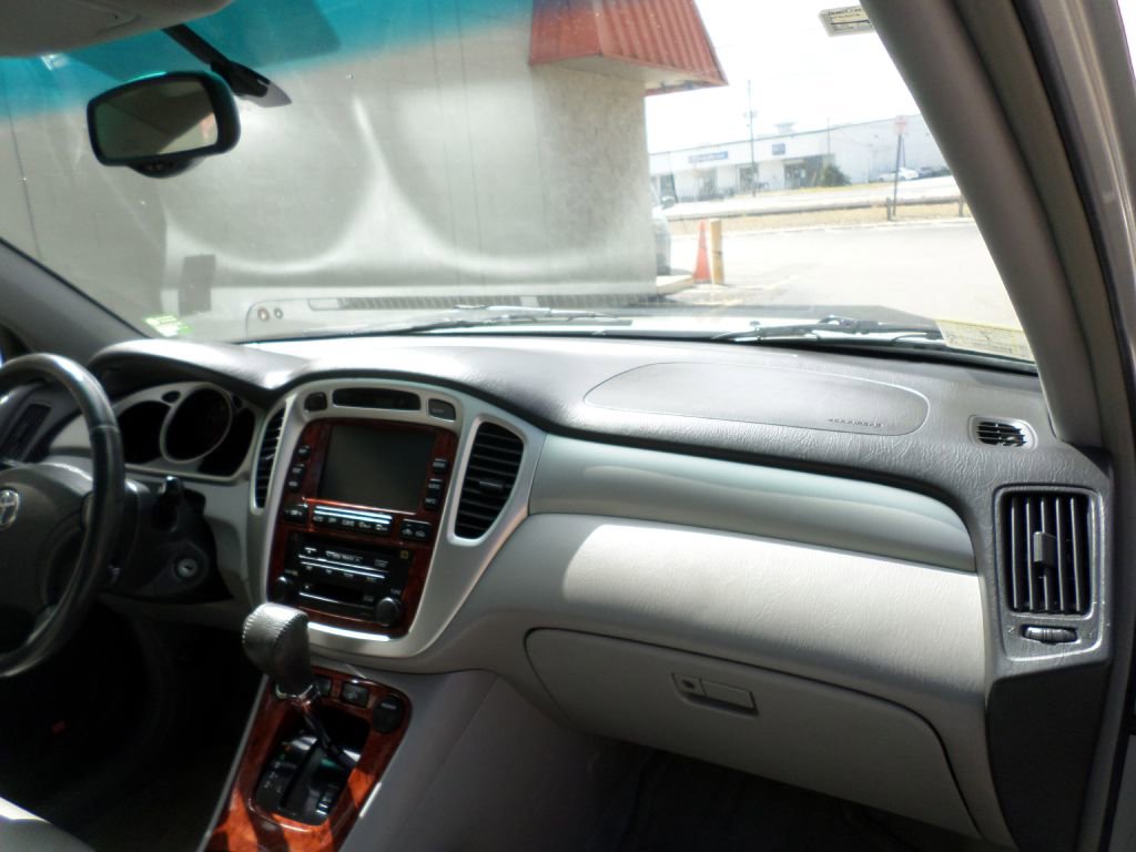 Used 2004 Toyota Highlander Limited image 17