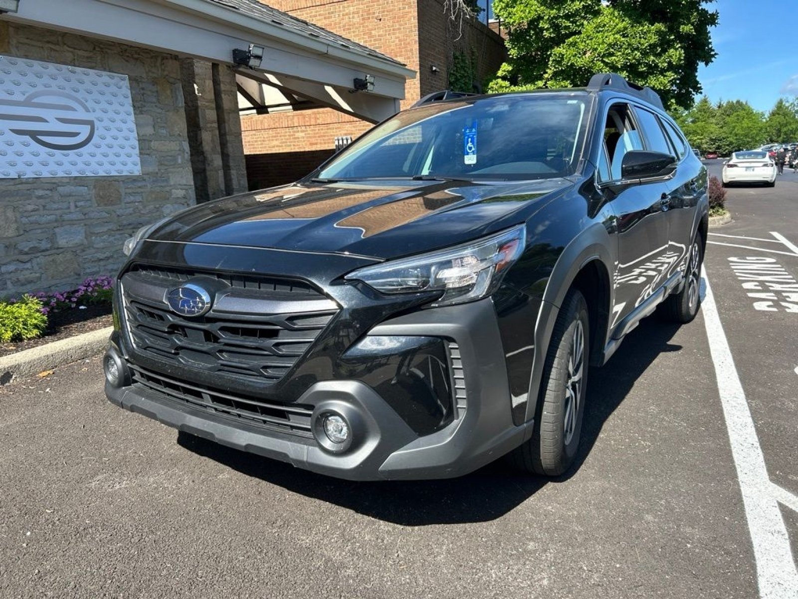 Used 2024 Subaru Outback Premium AWD/4WD image 3