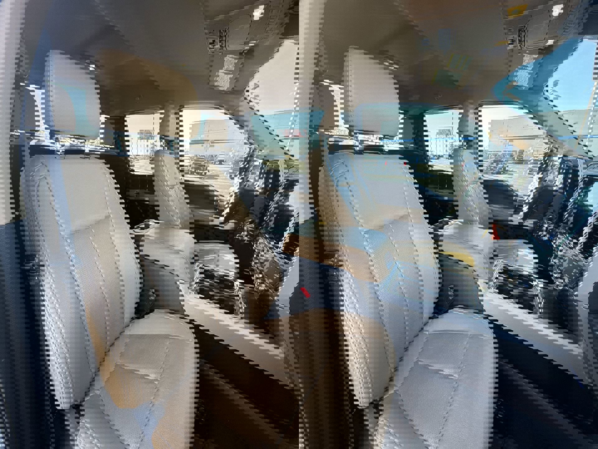 Used 2022 Ford F350 Lariat w/ Chrome Package image 26