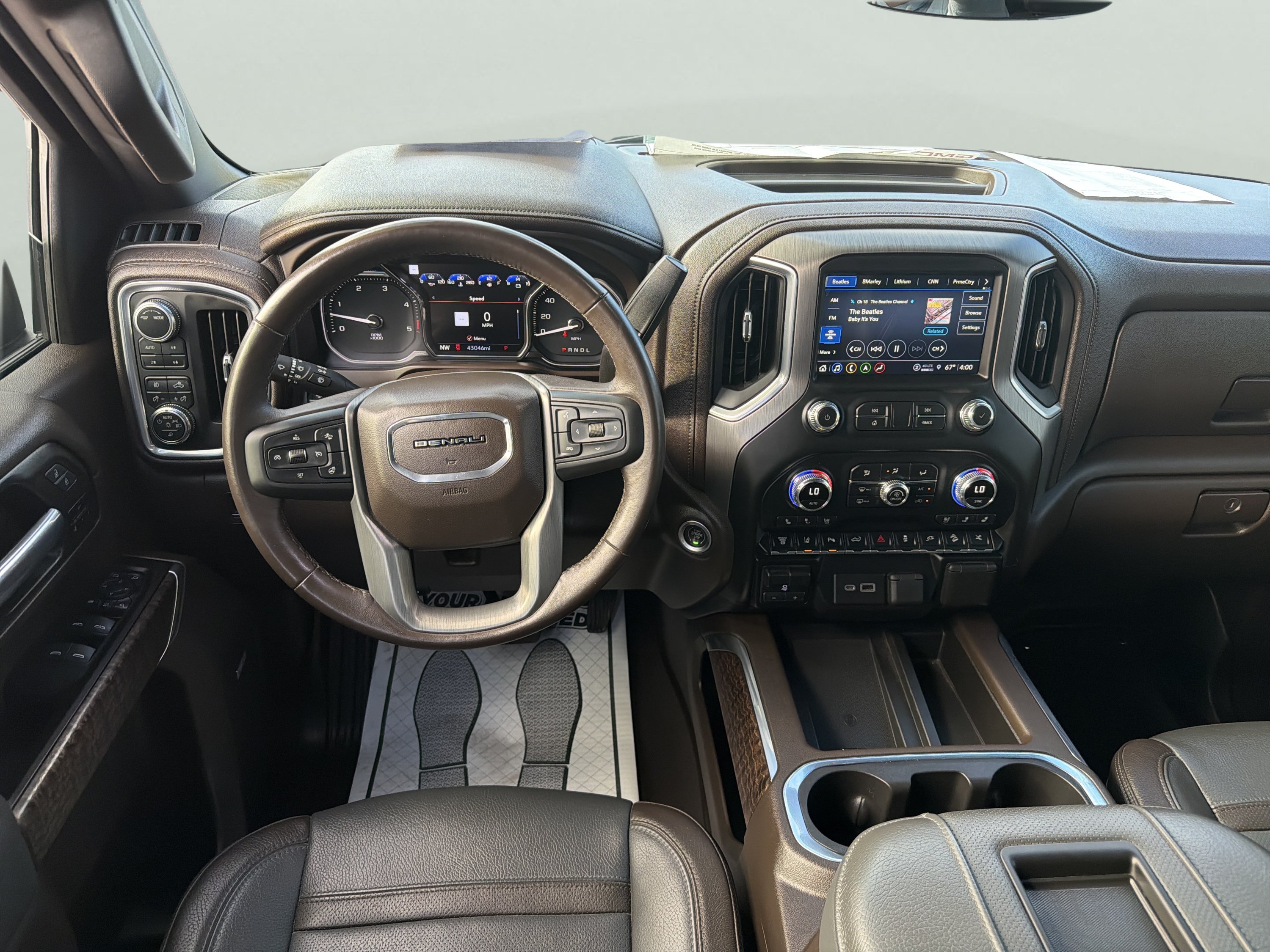 Used 2022 GMC Sierra 3500 Denali w/ Denali Black Diamond Edition AWD/4WD image 17