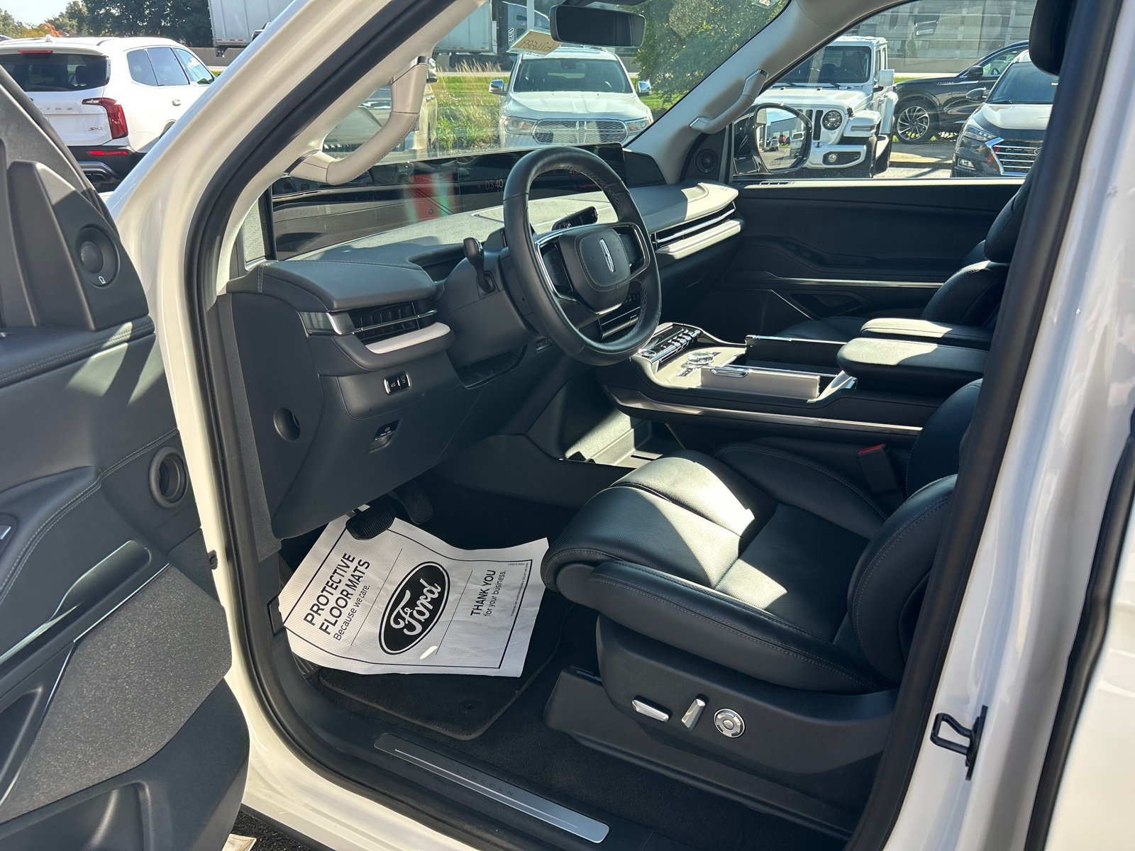 New 2026 Lincoln Navigator Reserve AWD/4WD image 27