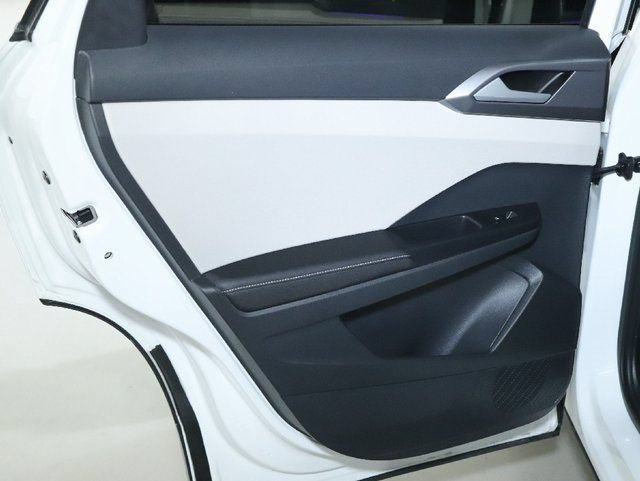 Certified 2025 Volkswagen Taos SEL AWD/4WD image 13