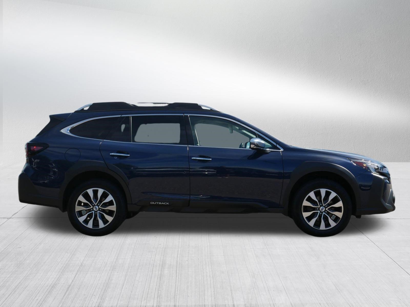 Used 2023 Subaru Outback Touring AWD/4WD image 8