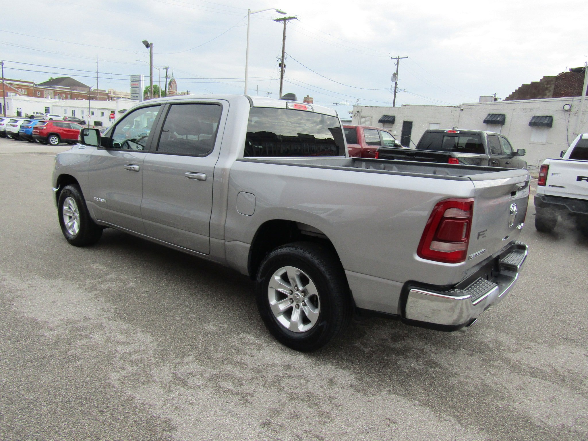 Used 2024 RAM 1500 Laramie AWD/4WD image 5