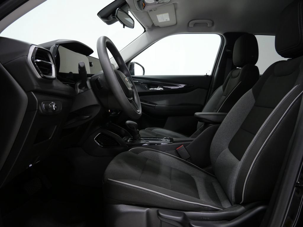 Used 2025 Chevrolet TrailBlazer LT FWD image 12