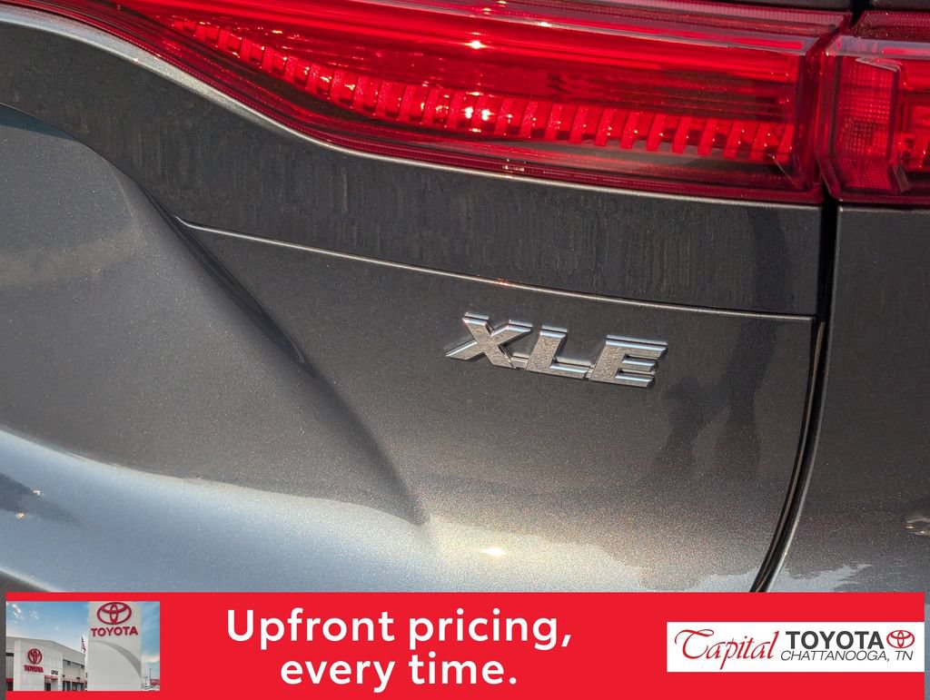 Used 2024 Toyota Venza XLE AWD/4WD image 8