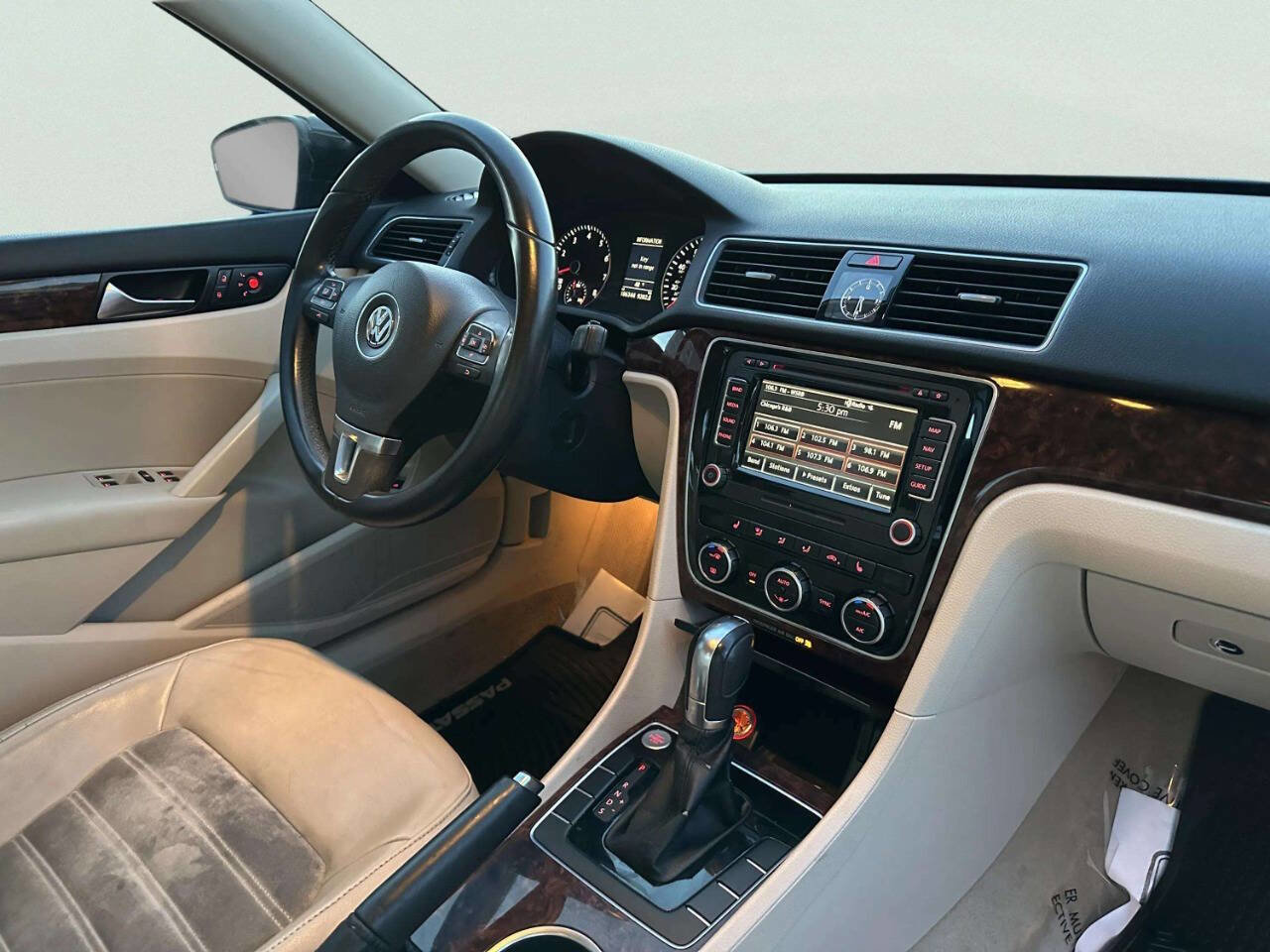 Used 2013 Volkswagen Passat 2.5 SEL Premium image 21