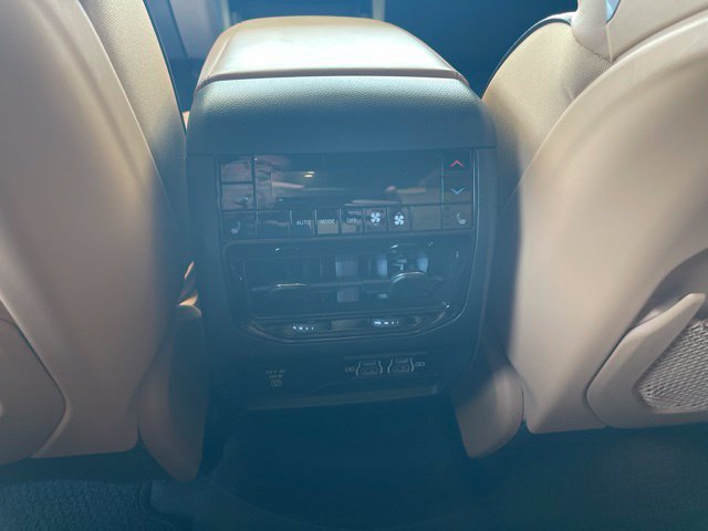 Used 2025 Jeep Grand Cherokee Summit w/ Obsidian Package AWD/4WD image 24