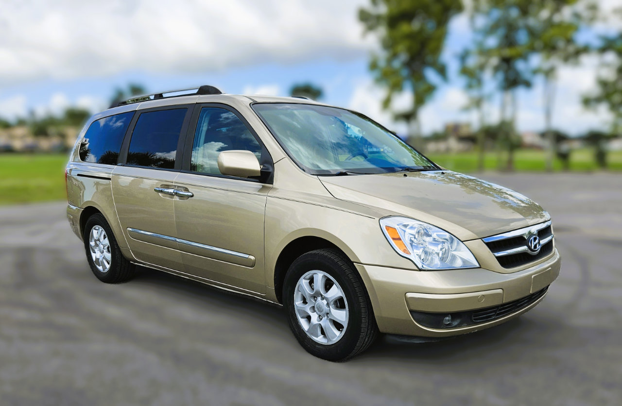 Used 2007 Hyundai Entourage Limited image 3