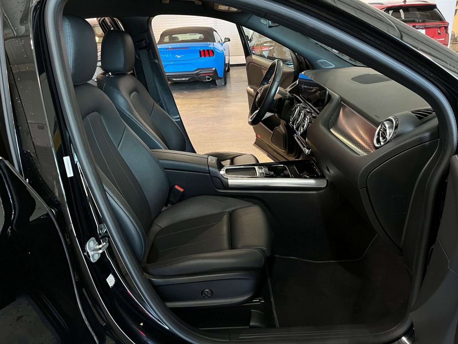 Used 2025 Mercedes-Benz GLA 250 image 37