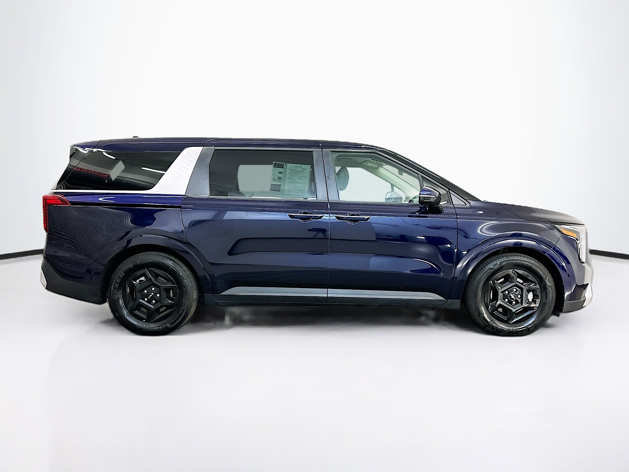 Used 2026 Kia Carnival FWD image 10