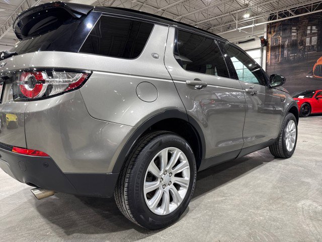 Used 2017 Land Rover Discovery Sport SE image 37