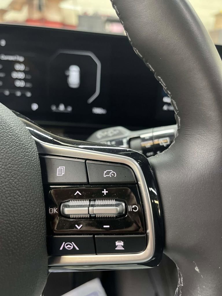 Used 2025 Kia Carnival SX Prestige image 23