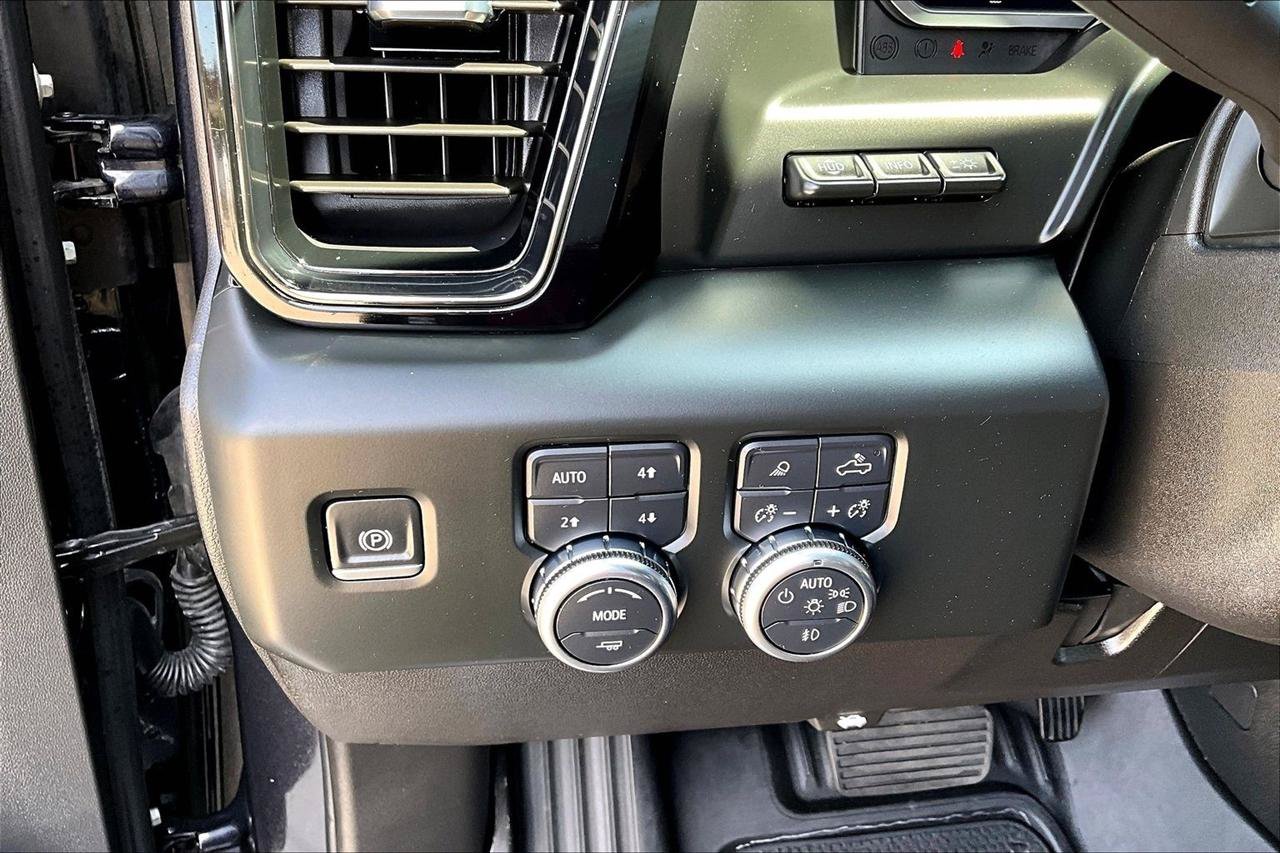 Used 2025 GMC Sierra 2500 AT4X AWD/4WD image 39