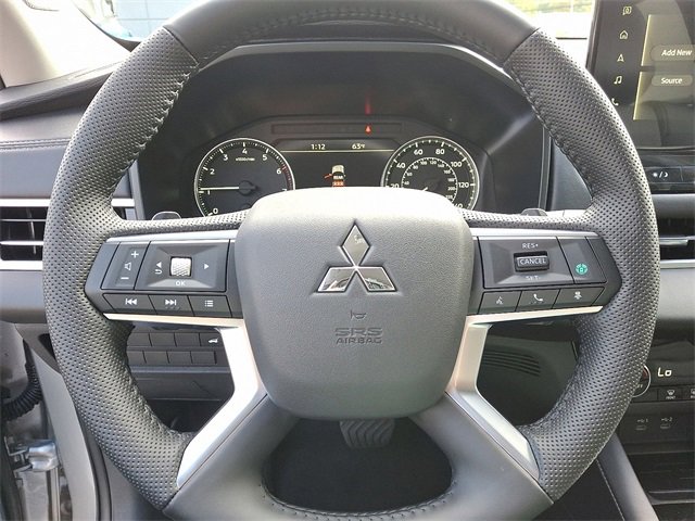 New 2025 Mitsubishi Outlander SE image 9