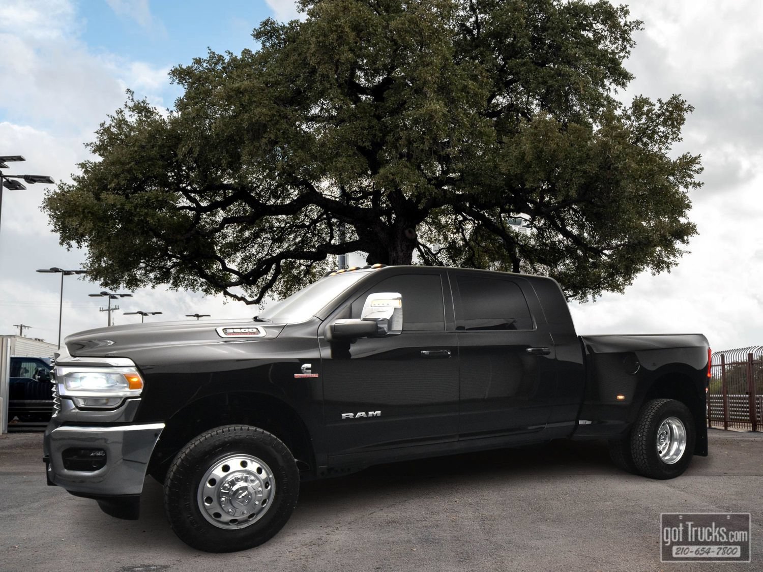 Used 2024 RAM 3500 Laramie w/ Towing Technology Group AWD/4WD video 1