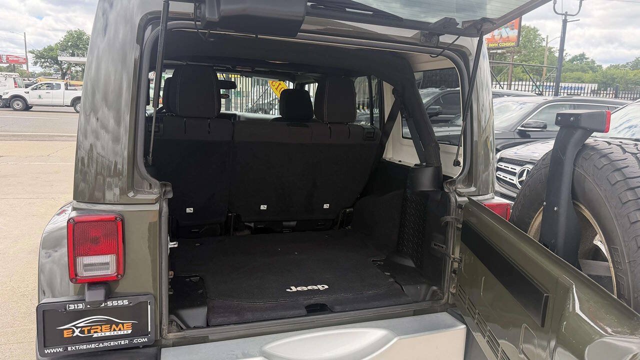 Used 2015 Jeep Wrangler Unlimited Sahara w/ Connectivity Group AWD/4WD image 20