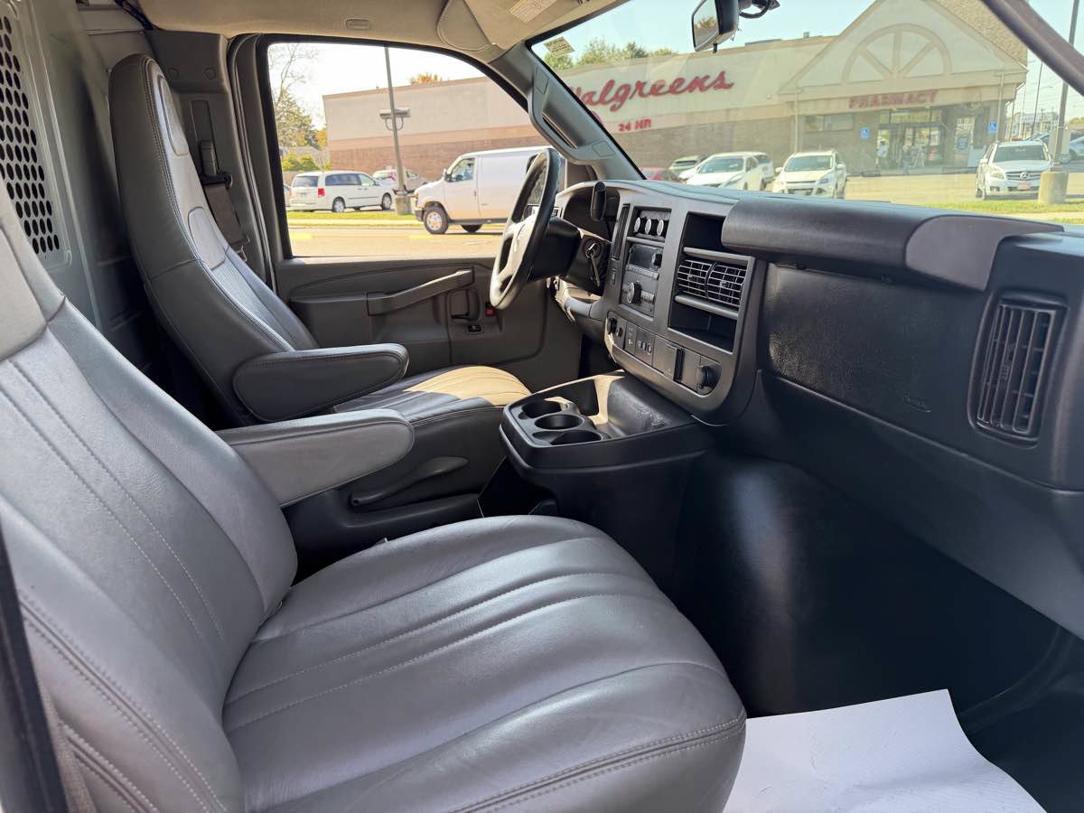 Used 2019 GMC Savana 2500 Extended RWD image 15