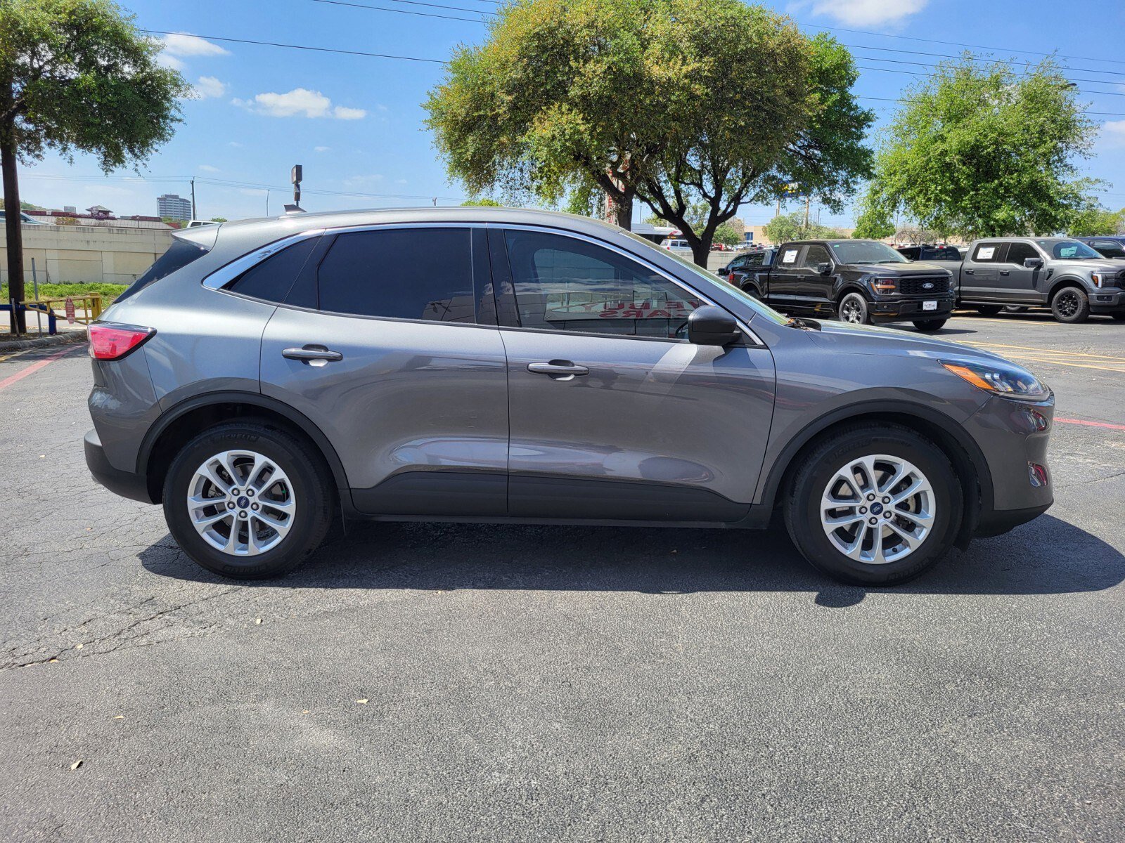 Certified 2022 Ford Escape SE image 2