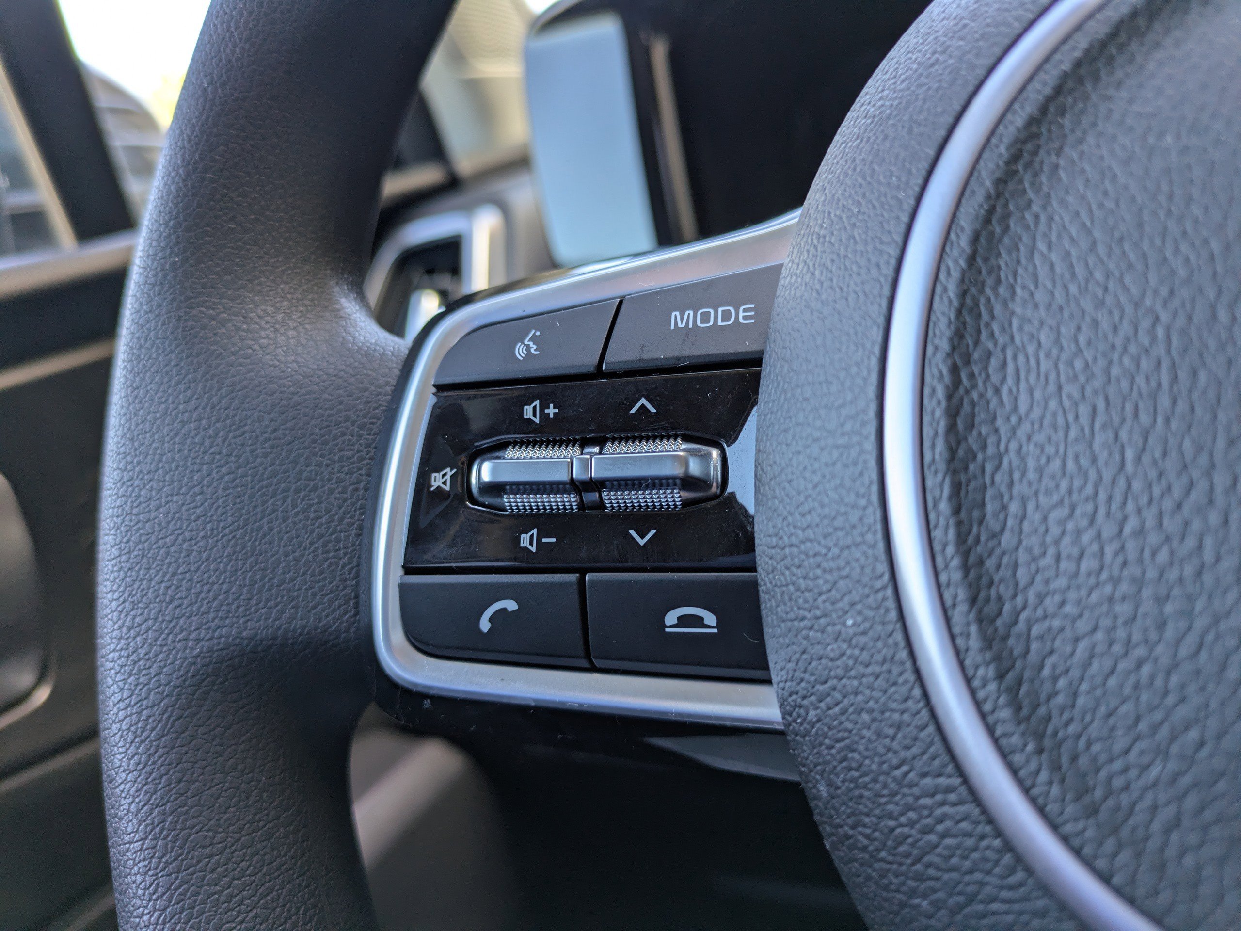 Used 2023 Kia Sorento LX image 19