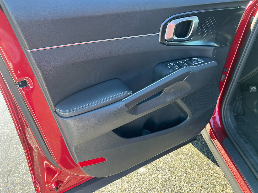 Used 2023 Kia Sorento LX image 34