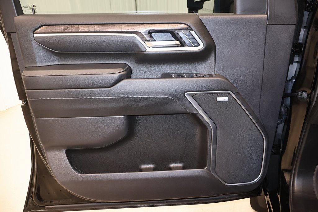 Used 2025 Chevrolet Silverado 2500 LTZ w/ LTZ Premium Package image 10