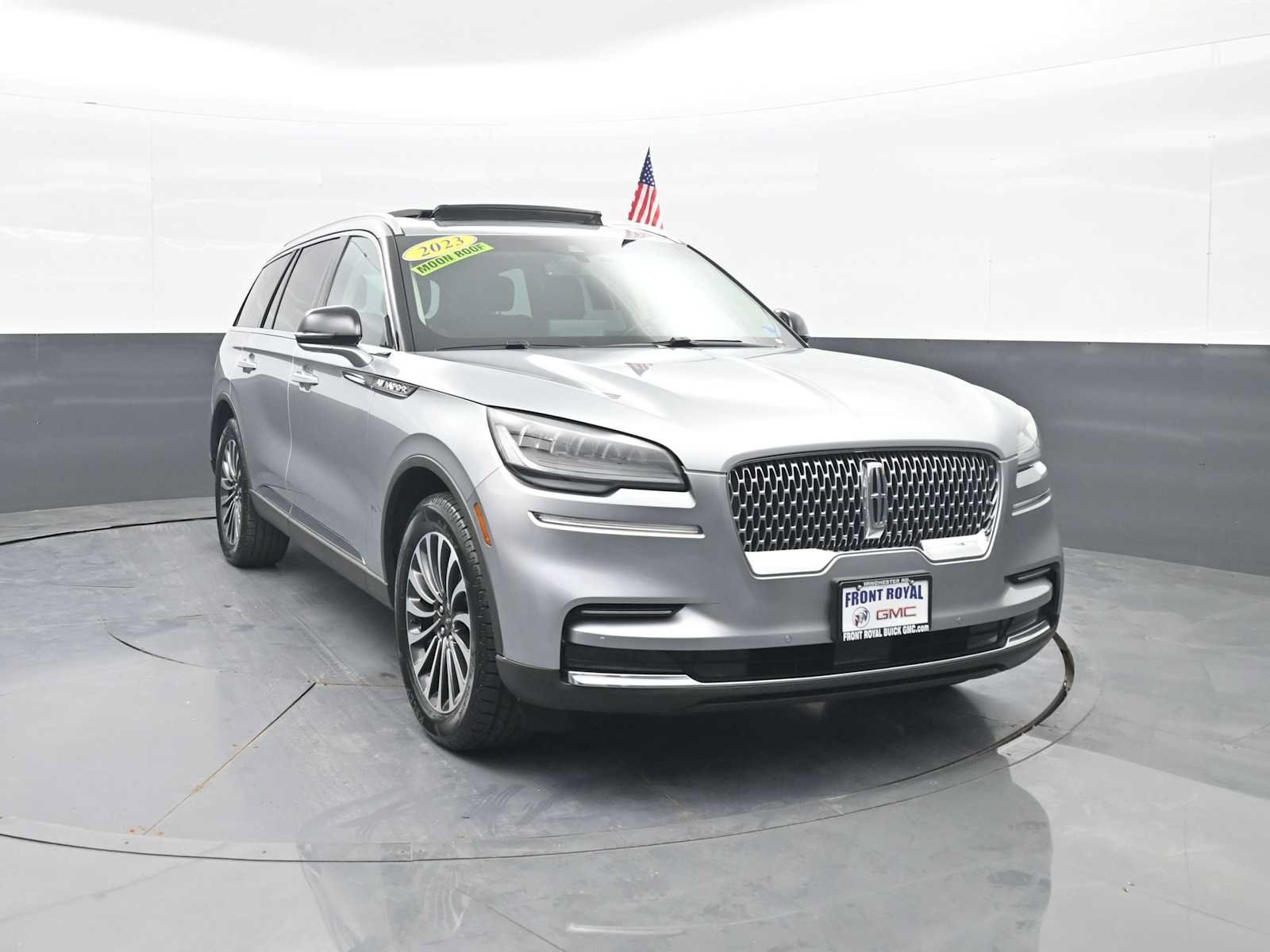 Used 2023 Lincoln Aviator AWD w/ Premium Package image 2