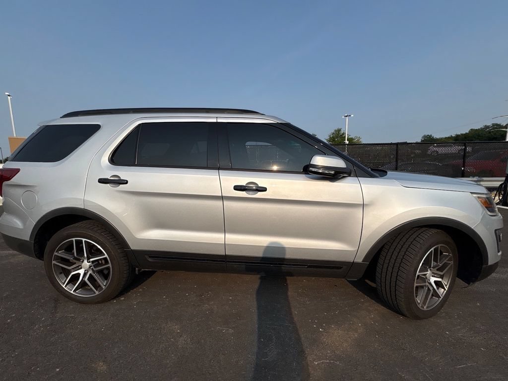Used 2016 Ford Explorer Sport w/ Equipment Group 401A AWD/4WD image 8