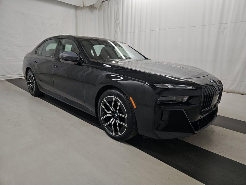 Used 2023 BMW 760i xDrive w/ Executive Package AWD/4WD image 3