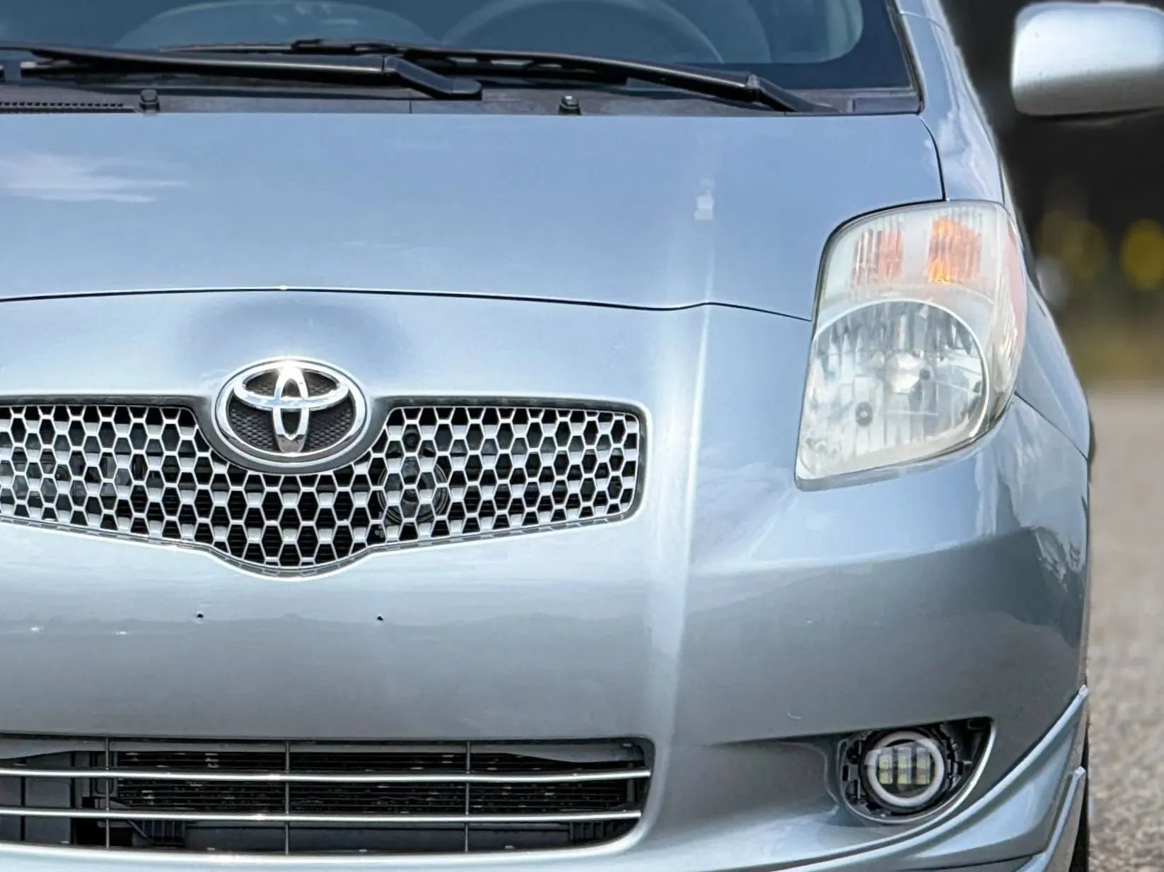Used 2009 Toyota Yaris 2-Door Hatchback FWD image 12