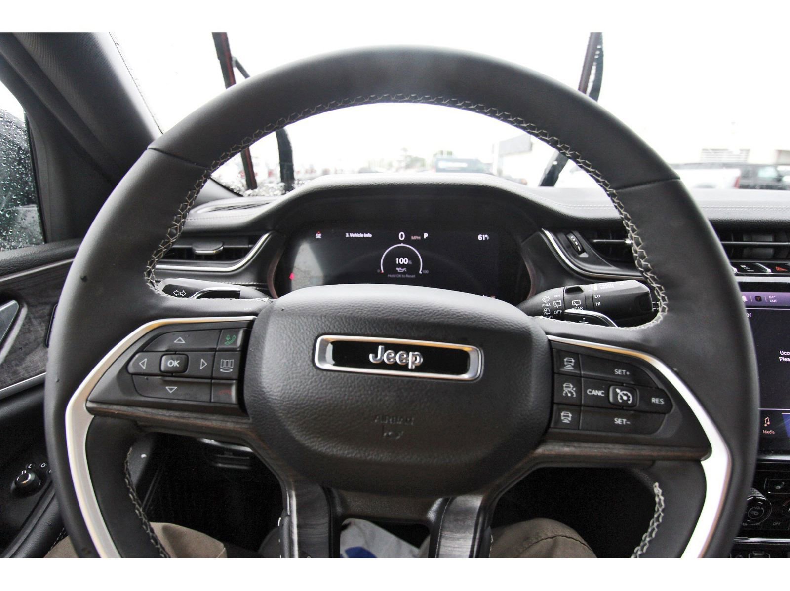 Used 2024 Jeep Grand Cherokee Limited w/ Black Appearance Package AWD/4WD image 16