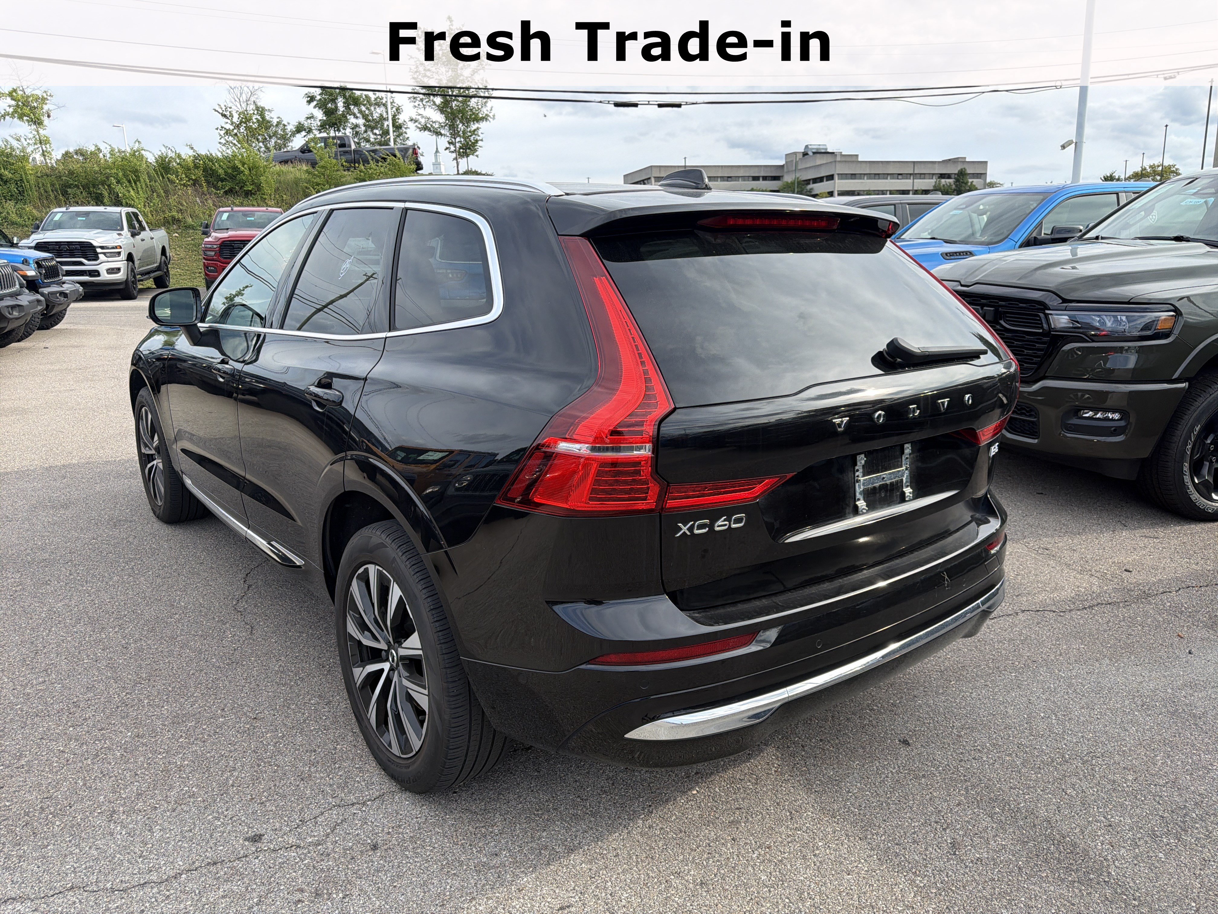 Used 2023 Volvo XC60 B5 Plus FWD image 7