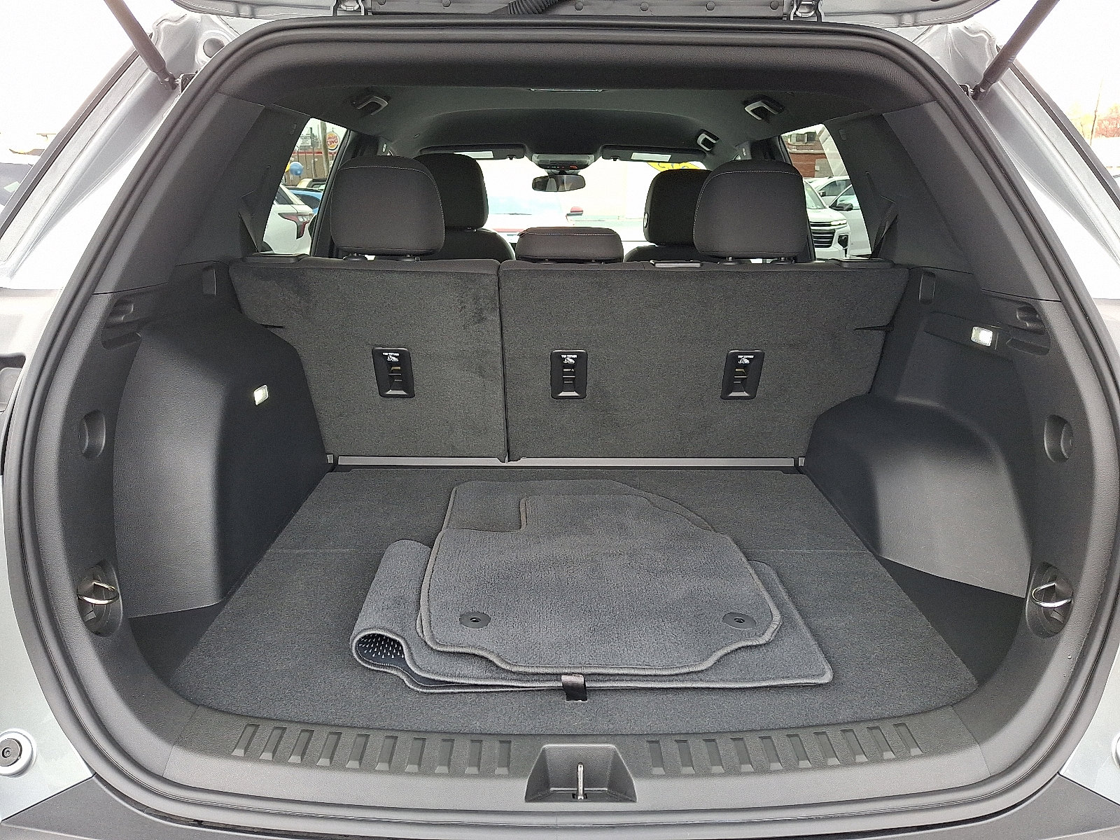 Used 2025 Chevrolet Equinox LT image 28