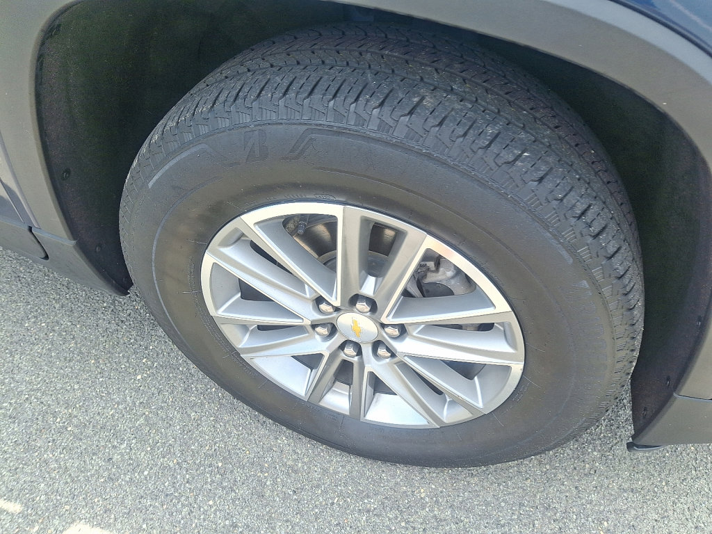 Used 2023 Chevrolet Traverse LT image 9