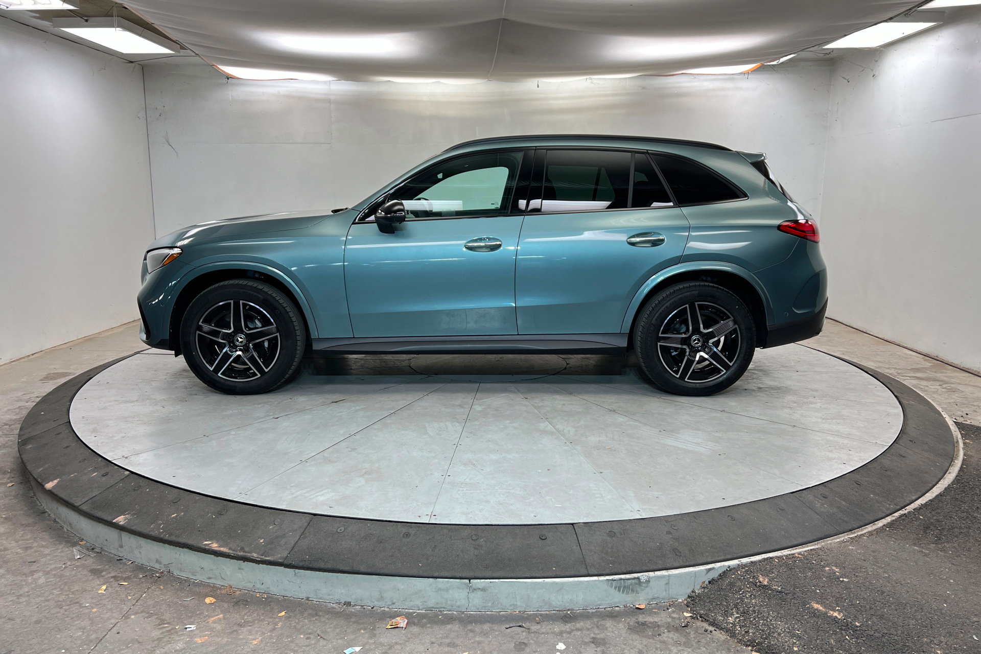 New 2026 Mercedes-Benz GLC 300 4MATIC image 2